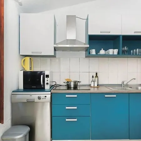 Apartmán Ivan With Terrace And Sea View A3 *