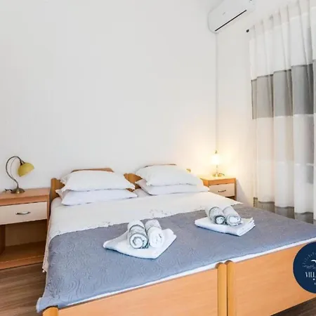 Apartmán Ivan With Terrace And Sea View A3 *